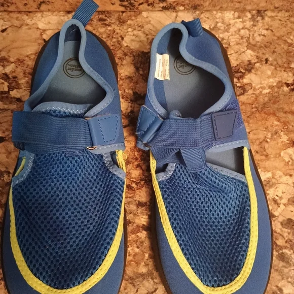 Kids Blue and Yellow Water Shoes Size Small Medium - Picture 1 of 4